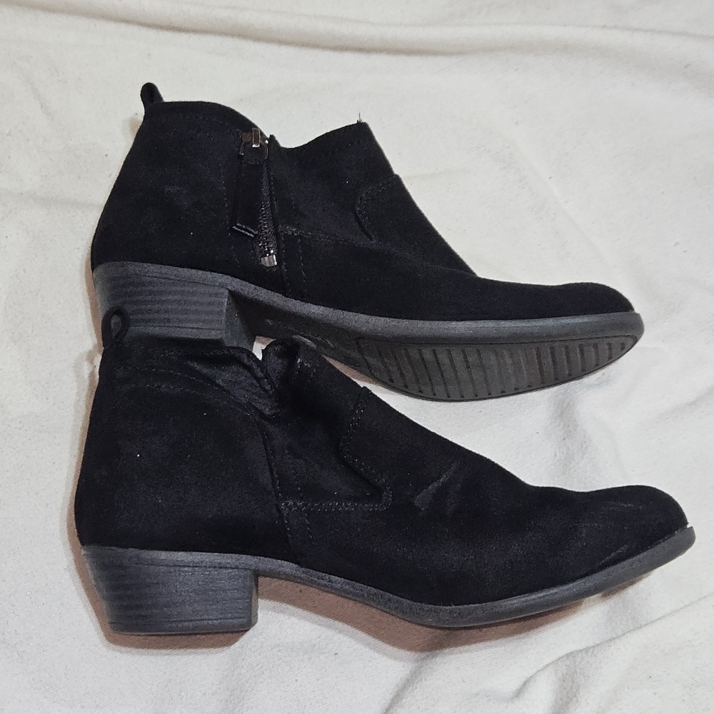 Arizona Garrity Womans Zip Up Ankle Boots